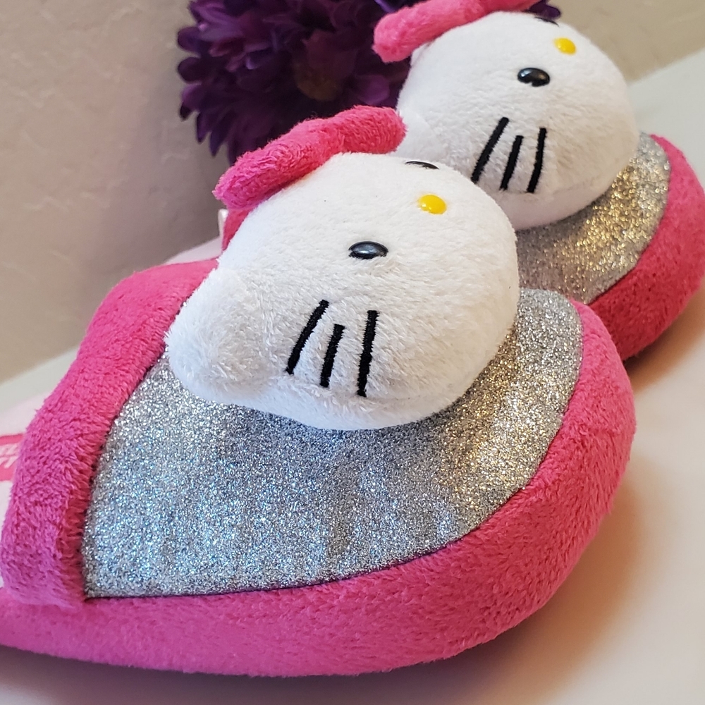 HELLO KITTY SAMRIO GIRLS SLIPPERS SZ 2-3 - Picture 2 of 11